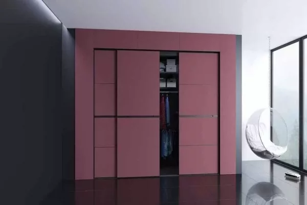 Мужская гардеробная в сочетании с раздвижными дверями NOVA